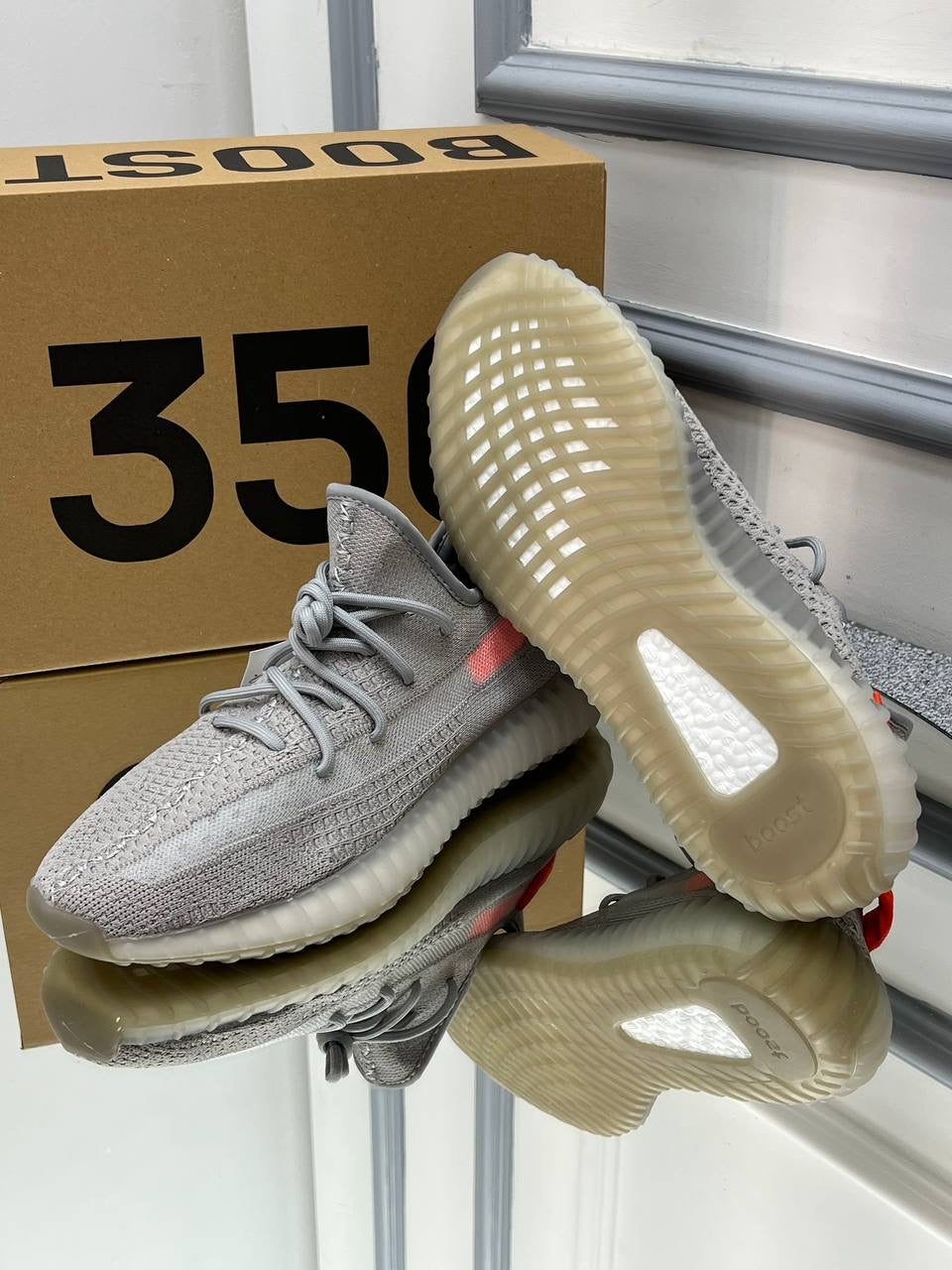 Yeezy boost 350 V2 “Tail Light”i