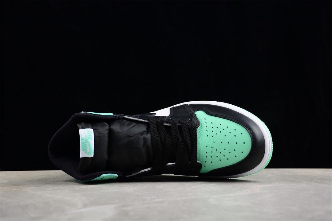 Air Jordan 1 "Retro Green Glow"