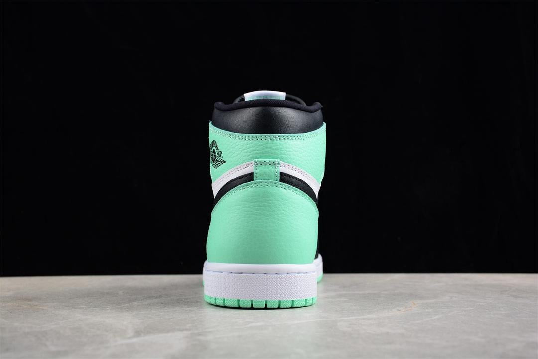 Air Jordan 1 "Retro Green Glow"