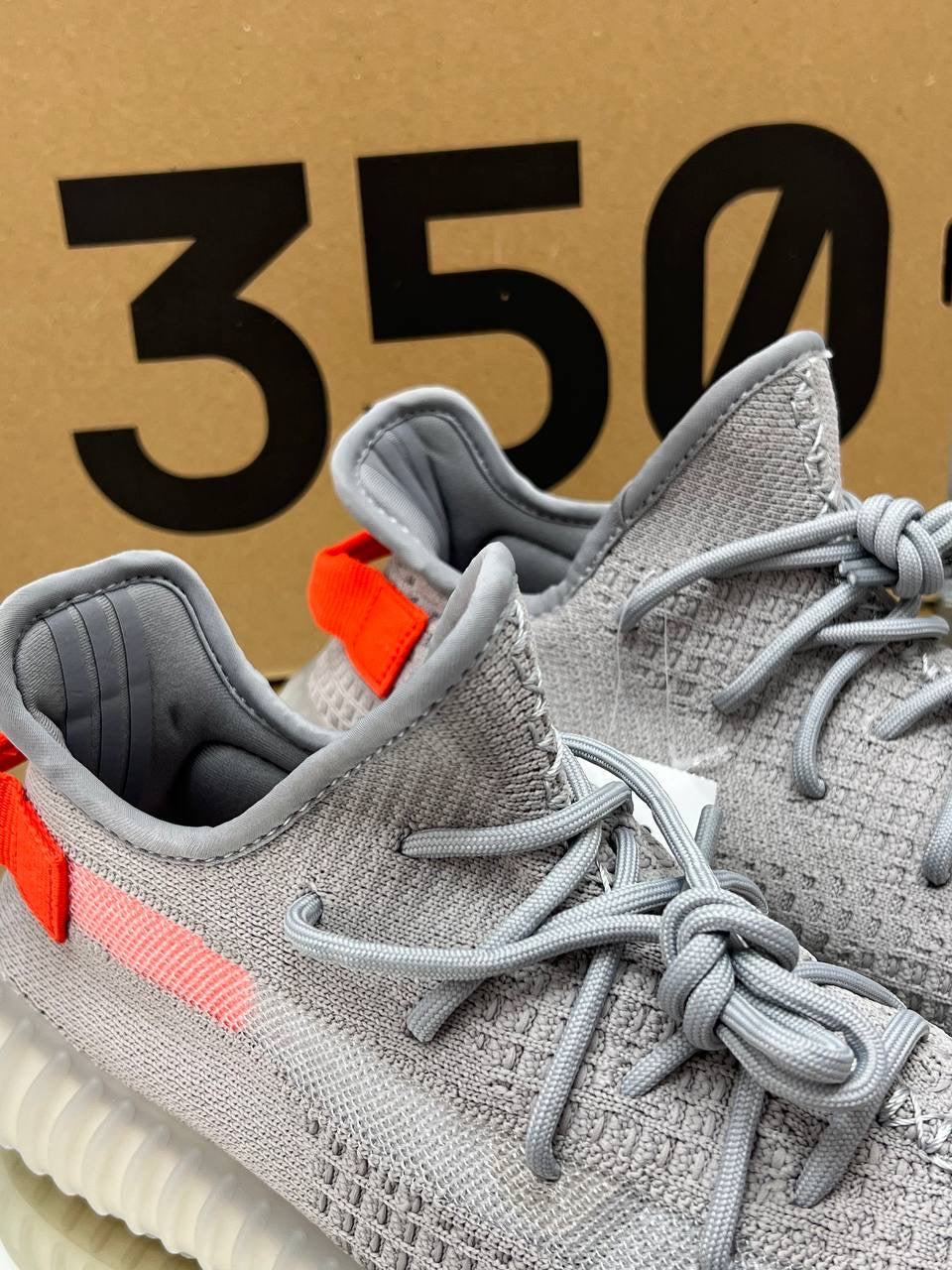 Yeezy boost 350 V2 “Tail Light”i