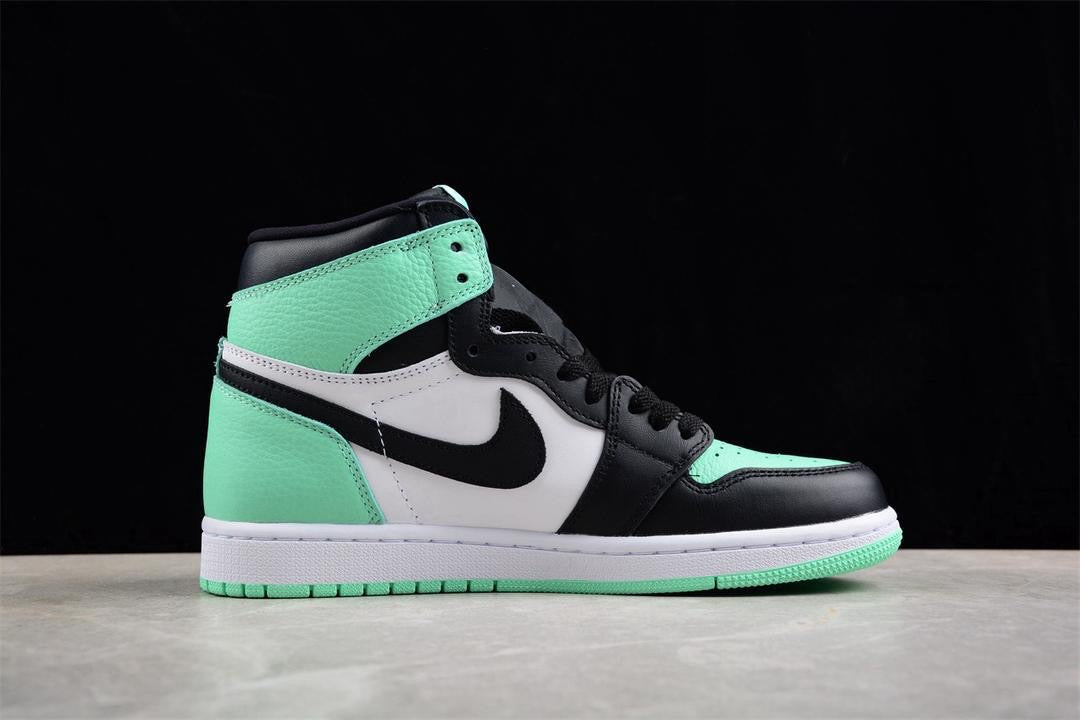 Air Jordan 1 "Retro Green Glow"