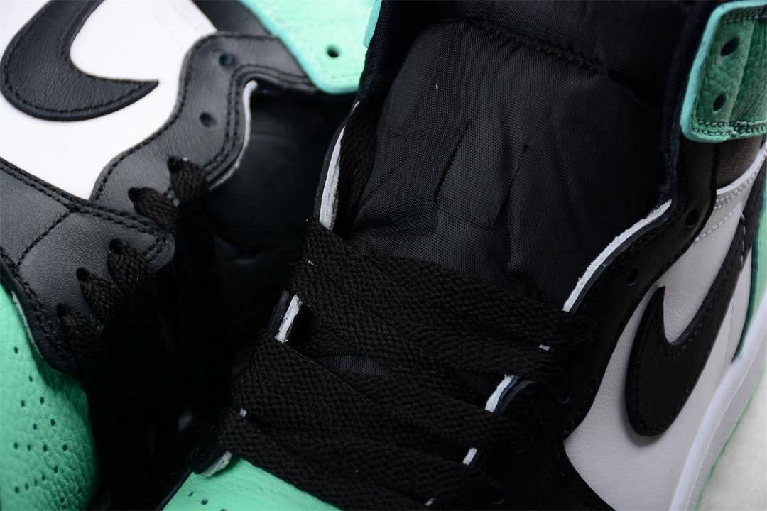 Air Jordan 1 "Retro Green Glow"