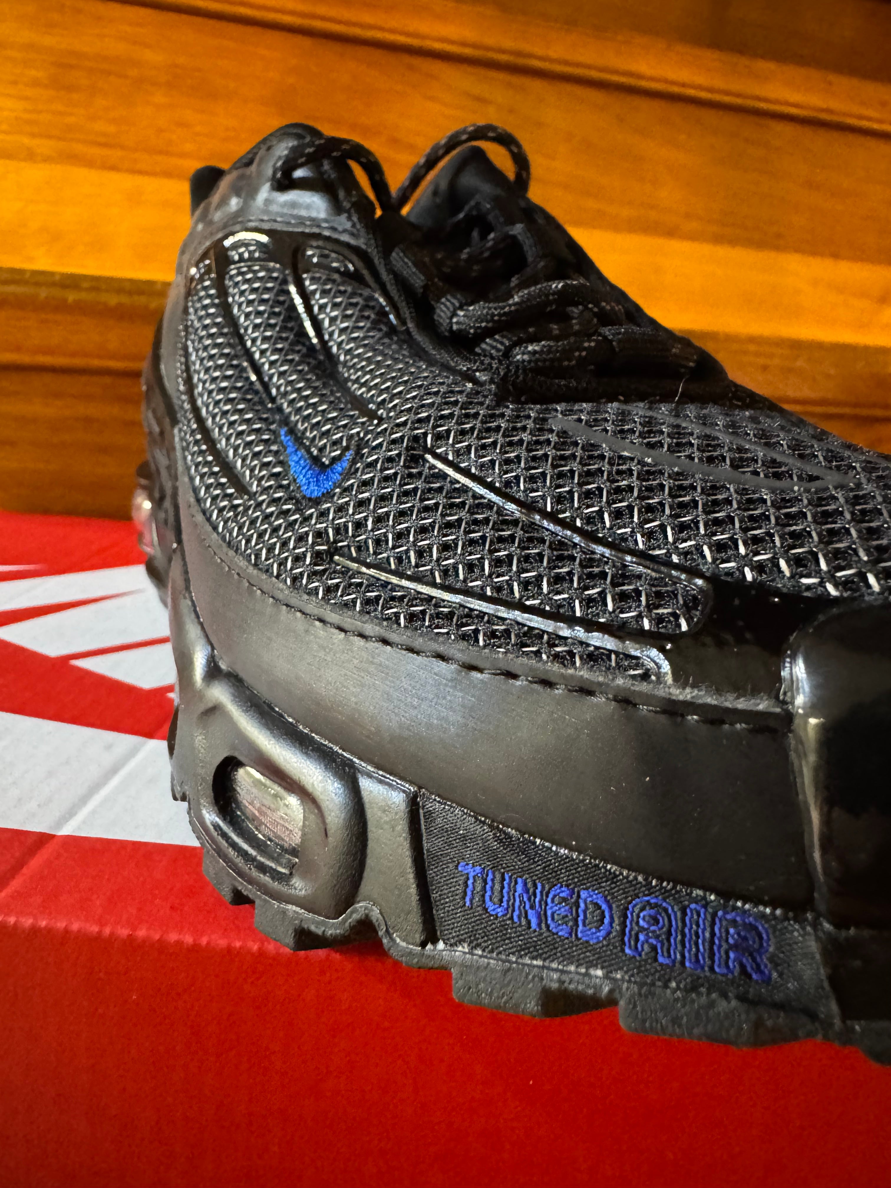 nike tuned 3 black blue laces
