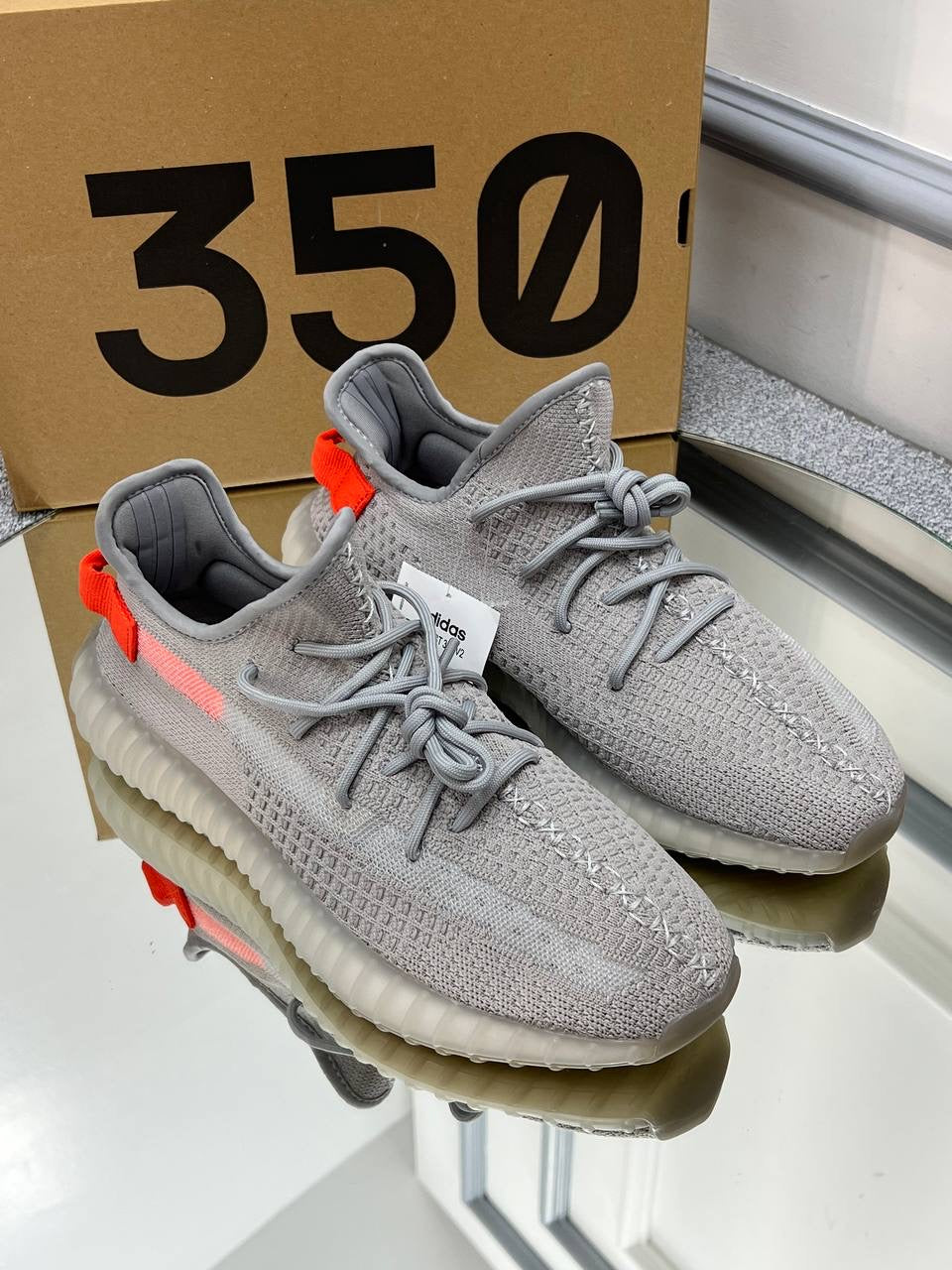 Yeezy boost 350 V2 “Tail Light”i
