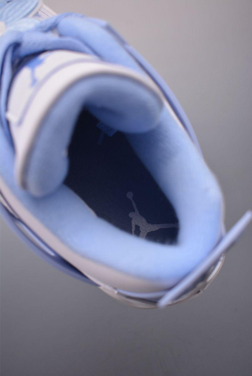 Air Jordan 4 Retro Aluminium