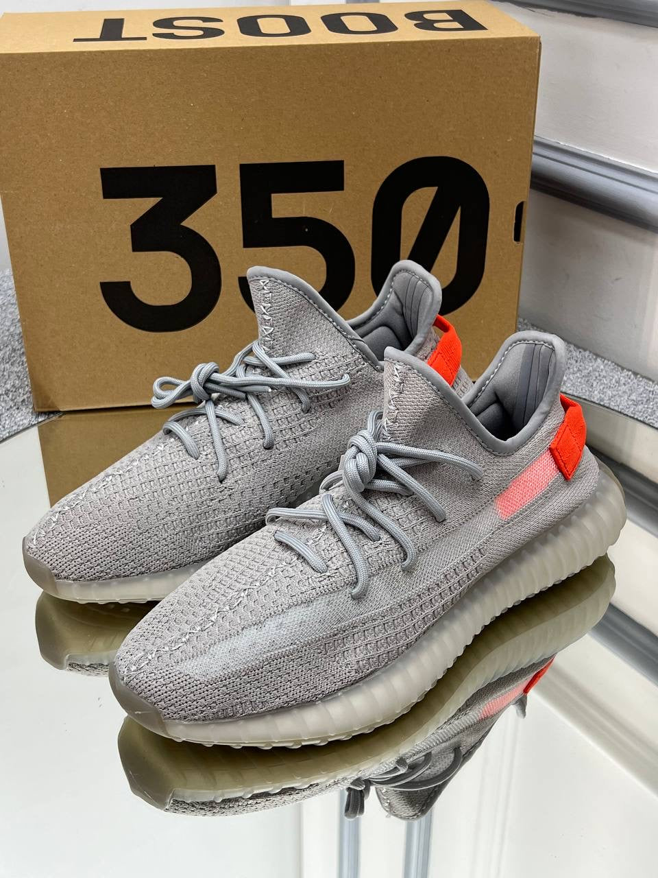 Yeezy boost 350 V2 “Tail Light”i