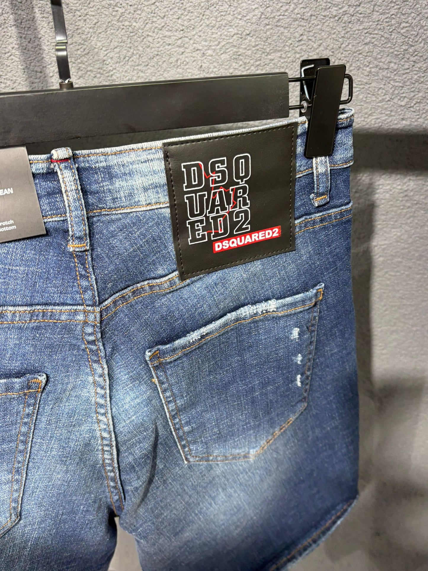 Dsquared2 811